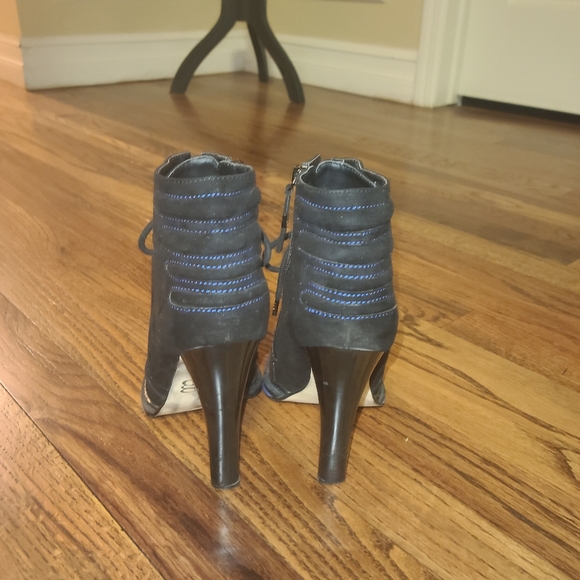 GX by Gwen Stefani Teardrop square toe ankle bootie w/ side zip and lace up - Picture 7 of 9